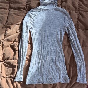 Express Light Gray Long Sleeve light weight Turtleneck